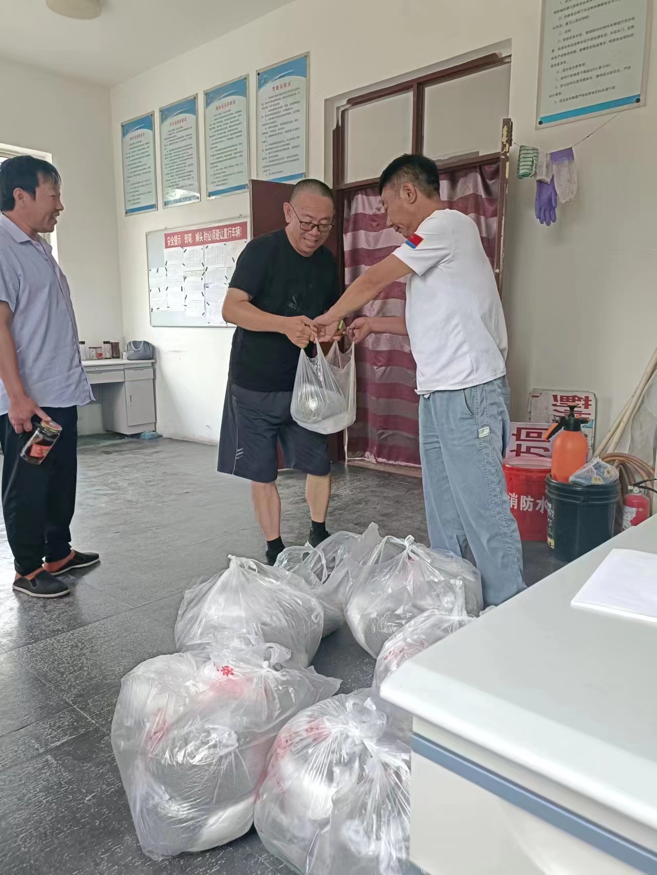 56323200.jpg 56323200.jpg